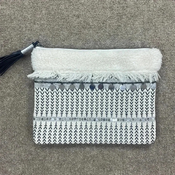 White and Silver Wristlet‎ - Picture 2 of 3